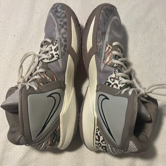 Men’s shoes Kyrie, leopard camo size 11 new no box - Picture 5 of 11